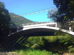 （道路メンテナンス事業）国道４３８号（犬の馬場橋）道路整備工事写真